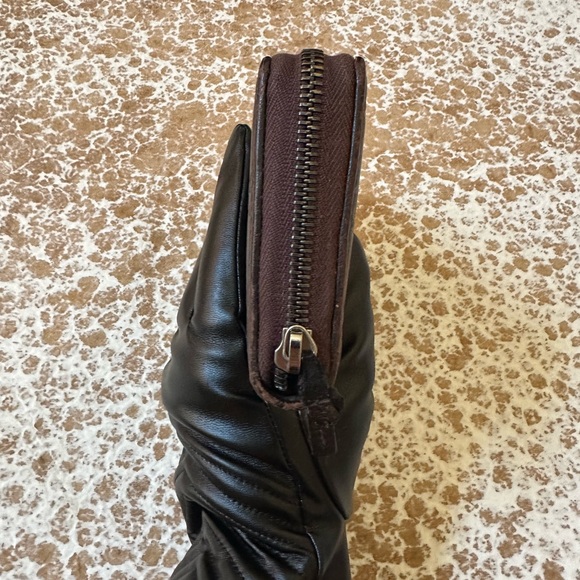 GUCCI Brown Leather Monogram W/ Blue and Green Nylon Strap Zippy Wallet - Picture 10 of 11